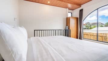 Villa, bassengutsikt | Wi-fi (inkludert) og sengetøy