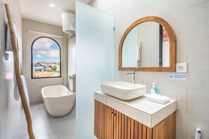 Villa, Pool View | Bilik Mandi | Kelengkapan dandanan diri percuma, pengering rambut, tuala disediakan 