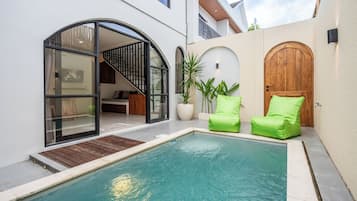 Villa, bassengutsikt | Basseng | Utendørsbasseng