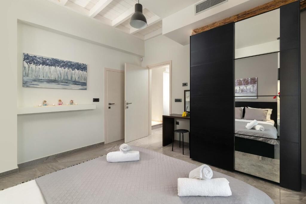 4 عدّة غرف نوم ومكواة/لوح كي وخدمة الإنترنت وملاءات أسرّة