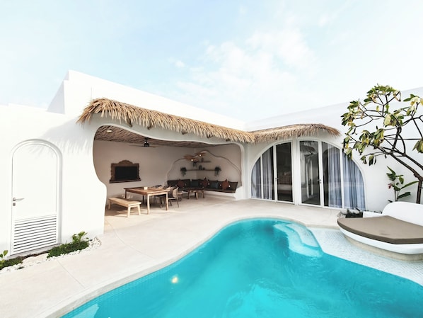 Kolam renang outdoor