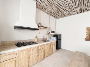 Vila Mewah, 3 kamar tidur, pemandangan kolam renang | Dapur pribadi | Lemari es besar, microwave, dan mesin pencuci piring