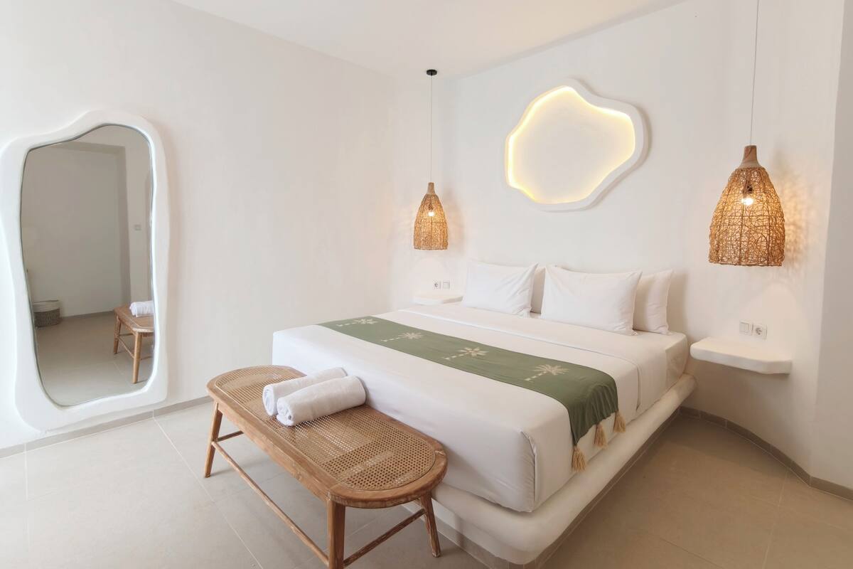 Vila Mewah, 3 kamar tidur, pemandangan kolam renang | Brankas, meja kerja, ruang kerja ramah laptop, dan Wi-Fi gratis