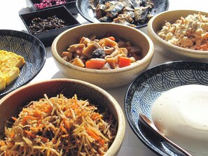 每日付費供應吃到飽自助式早餐