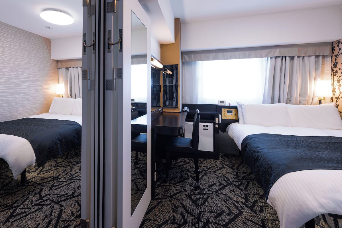 Couette en duvet d'oie, rideaux occultants, Wi-Fi gratuit, draps fournis