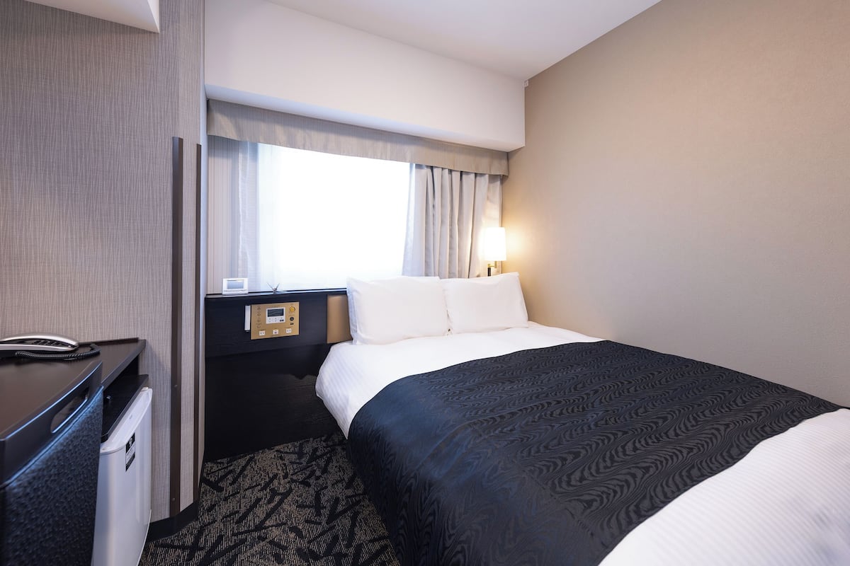 Chambre Double, non-fumeurs | Couette en duvet d'oie, rideaux occultants, Wi-Fi gratuit, draps fournis