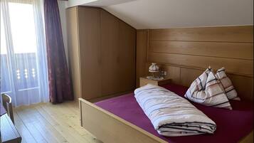 2 bedrooms, WiFi, bed sheets