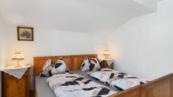 2 bedrooms, WiFi, bed sheets