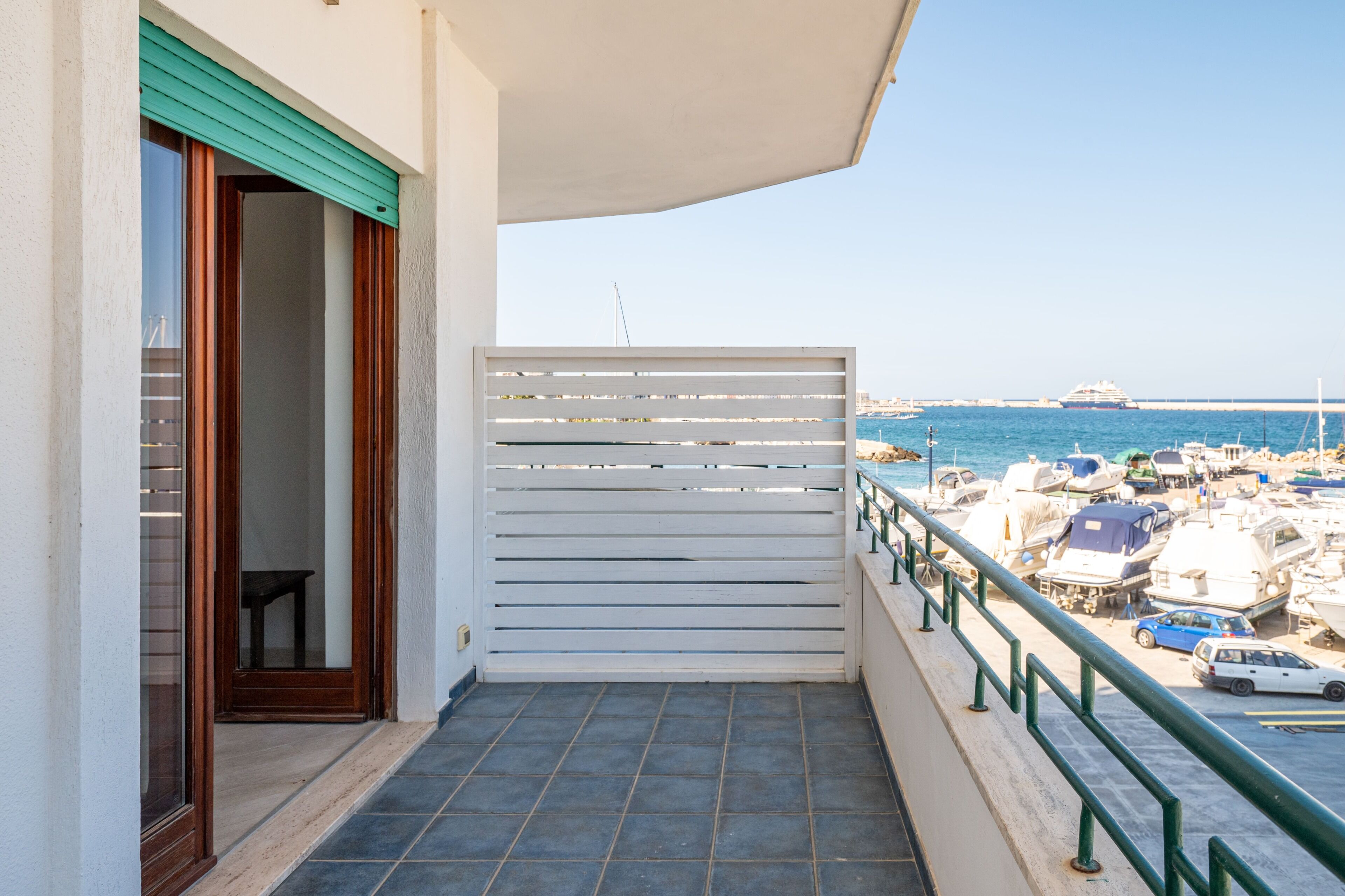 Studio, balcon | Coffres-forts dans les chambres