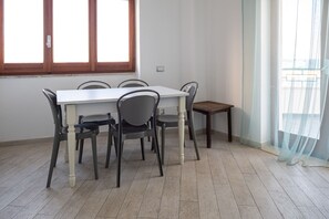 Appartement, 2 chambres | Coffres-forts dans les chambres