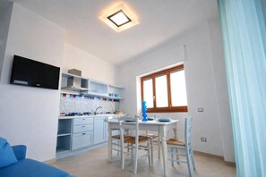 Estudio, balcón | Caja fuerte