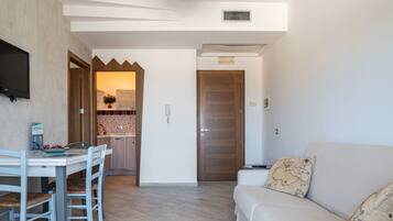 Studio, ban công | Két bảo mật tại phòng