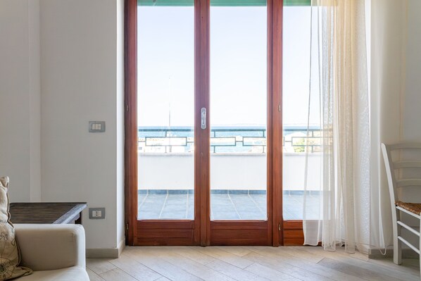 Studio, Balcony | In-room safe