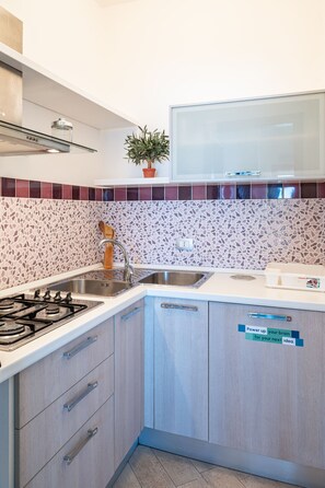 Studio, balcon | Coffres-forts dans les chambres