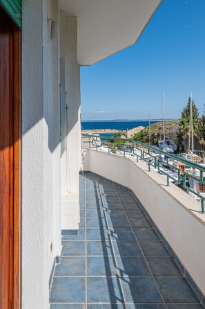 Apartment, 2 Bedrooms | In-room safe