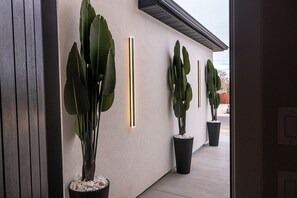 Interior - The Mustang Collection 49 Newly Built Desert Retreat (Page)