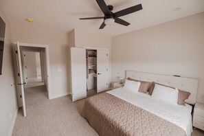 3 bedrooms, iron/ironing board, free WiFi, bed sheets - The Mustang Collection 49 Newly Built Desert Retreat (Page)