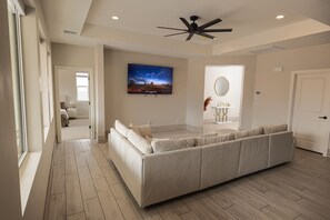 Smart TV - The Mustang Collection 49 Newly Built Desert Retreat (Page)