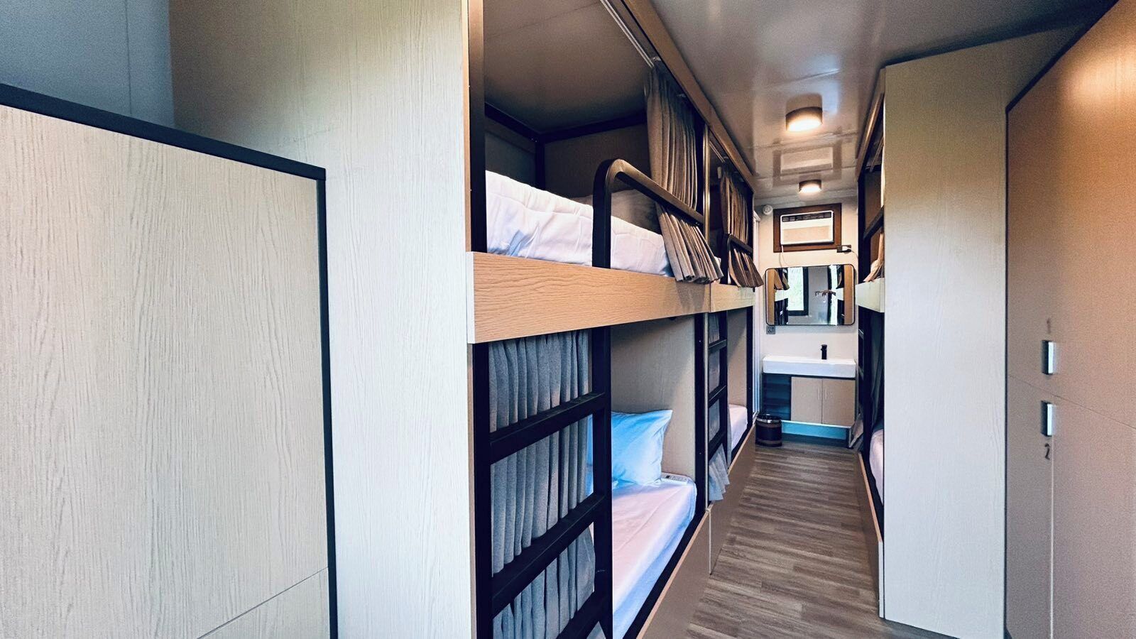 Tallelokero huoneessa, ilmainen Wi-Fi