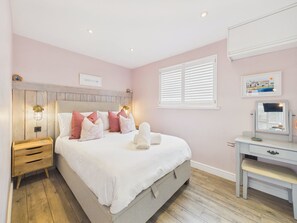 1 bedroom, desk, iron/ironing board, Internet