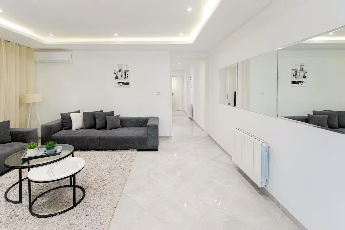 Villa, 4 soverom, røyk, balkong | Oppholdsrom