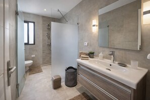 Bathroom - Luxurious Villa in La Marsa Elegance Comfort & Ideal Location (La Marsa)
