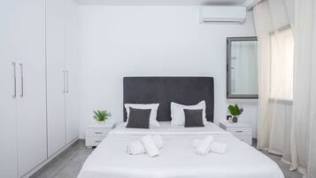 Villa, 4 Bedrooms, Smoking, Balcony