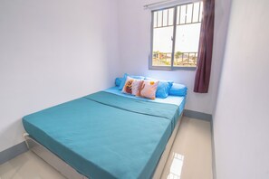 Habitación básica doble, balcón, vistas a la ciudad | Wifi gratis