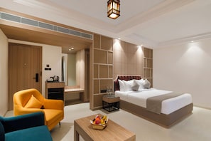 Suite | Desk, iron/ironing board, WiFi (free) - Enrise By Sayaji Somnath (Veraval)