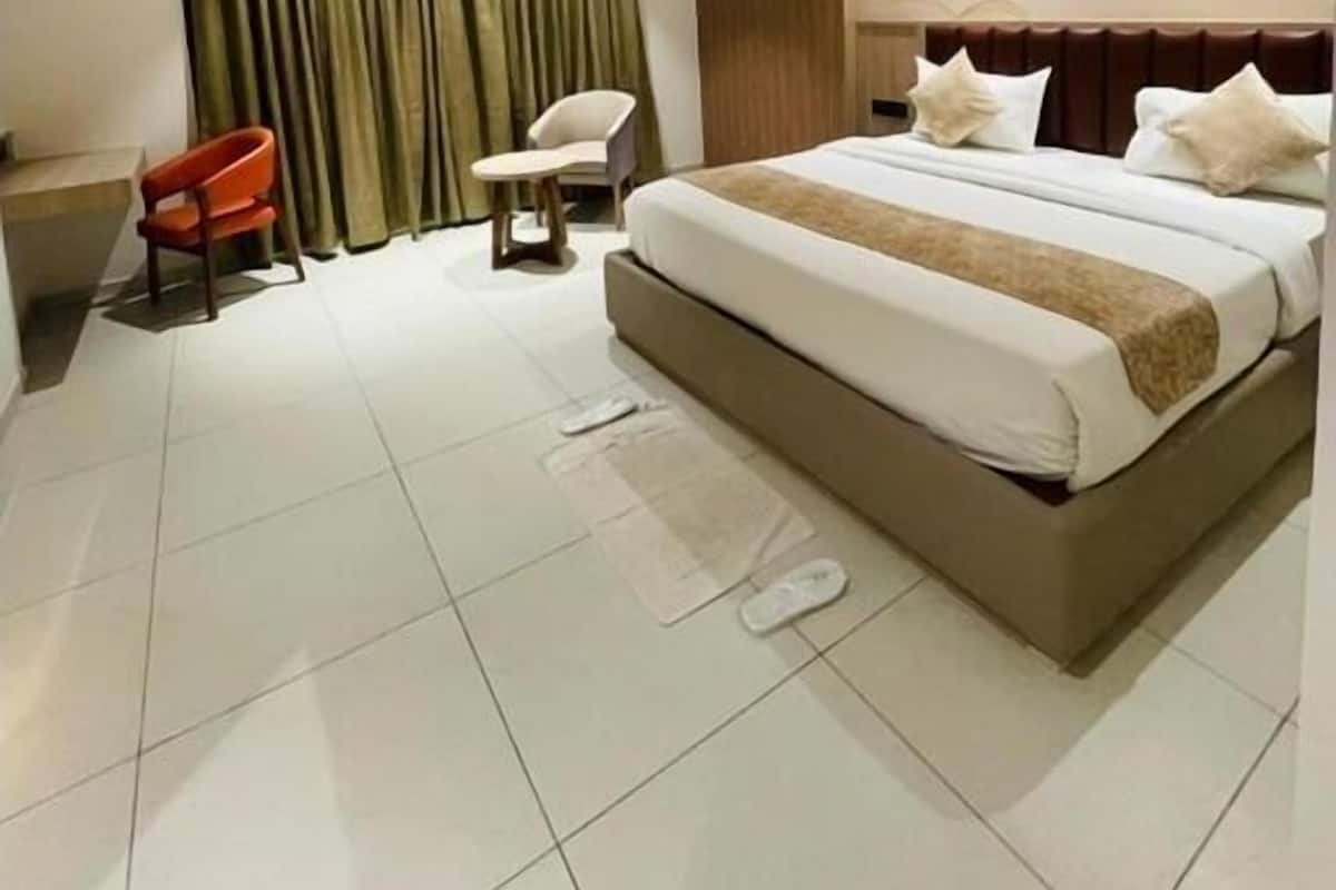 Desk, iron/ironing board, free WiFi