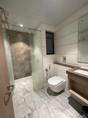 Shower, towels, soap, shampoo - Enrise By Sayaji Somnath (Somnath)