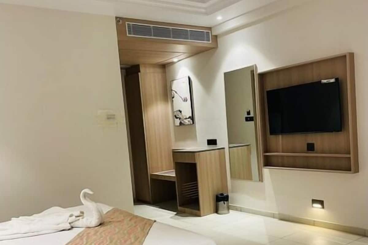 Desk, iron/ironing board, free WiFi