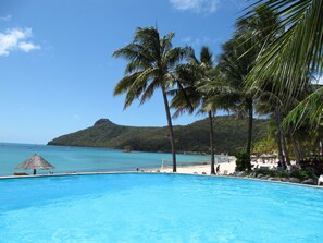 Beach nearby, black sand - NEW Luxury Hamilton Island Estate (Whitsundays)