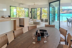 Luxury House, Ocean View | Dining