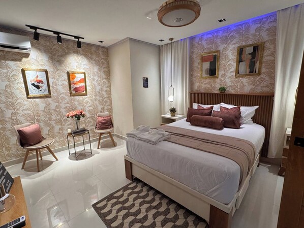 Ferros/tábuas de passar roupa, acesso à internet, roupa de cama