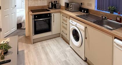 Cozy 1 Bedroom Fully Furnished Apartment