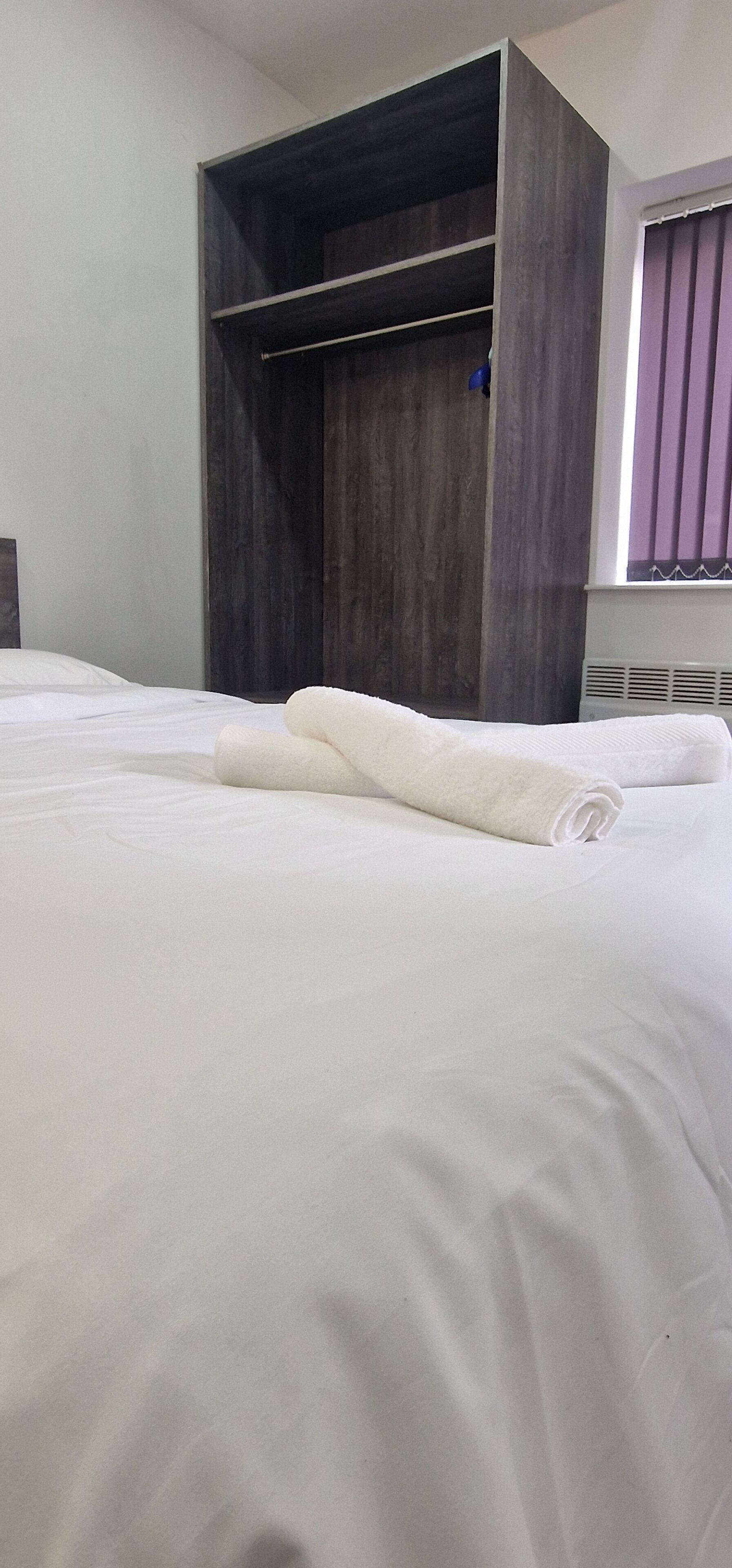 1 bedroom, internet, bed sheets