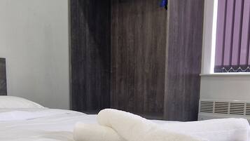 1 bedroom, internet, bed sheets