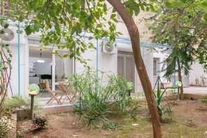 Terrace/patio - A Haven in Kypseli  A Basement Apartment (Athina)