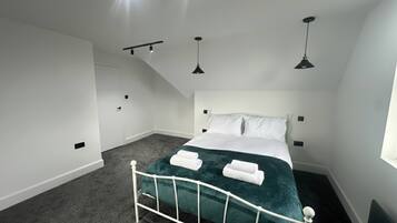 2 bedrooms, iron/ironing board, bed sheets