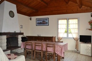 Dining - House 500 meters from the sea (Barbâtre)
