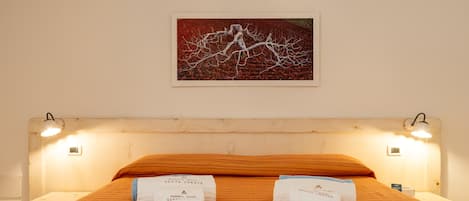 Habitación estándar con 1 cama matrimonial o 2 individuales | Minibar, caja de seguridad en la habitación, wifi gratis y ropa de cama