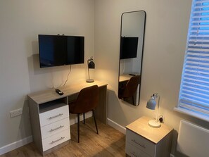 Interior - 3-Bed Apartment – 8 Min Tram to Nottingham City Centre (Nottingham)