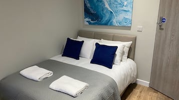 3 bedrooms, iron/ironing board