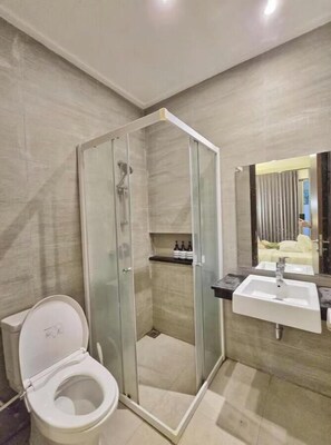 Ducha, artículos de tocador gratuitos, secador de pelo, toallas