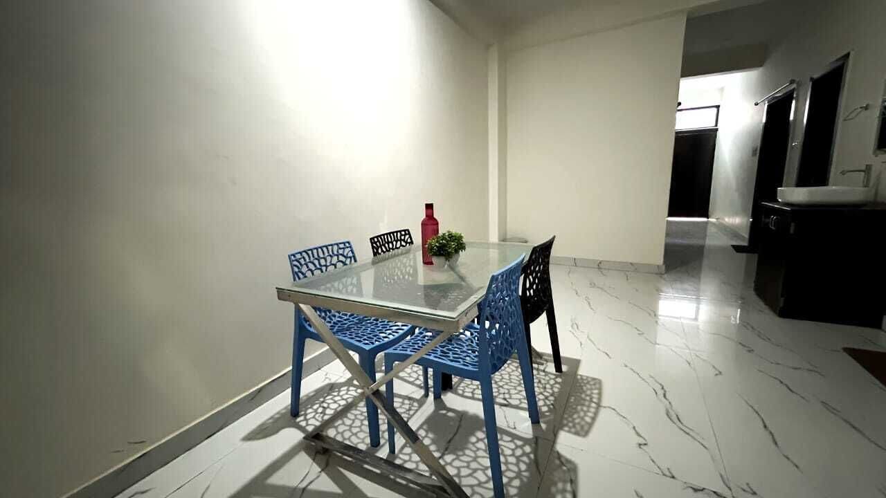 Quarto casal luxo, sacada, vista para a cidade | Opções para refeição