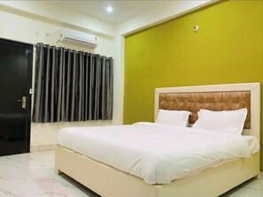 ห้องดีลักซ์ดับเบิล, ระเบียง, วิวเมือง | โต๊ะทำงาน, พื้นที่ทำงานแบบใช้แล็ปท็อป, Wi-Fi ฟรี