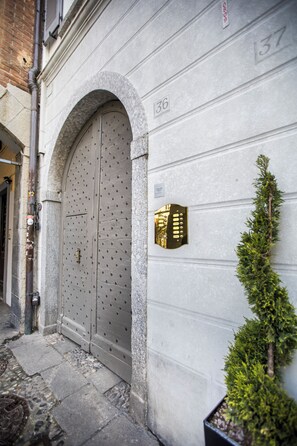 Exterior detail - Gianna San Fedele (Como)