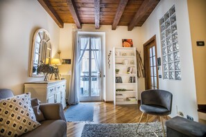 Deluxe Duplex, Balcony, Courtyard View | Living area - Gianna San Fedele (Como)