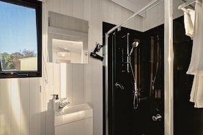 Shower, hair dryer, towels, shampoo
